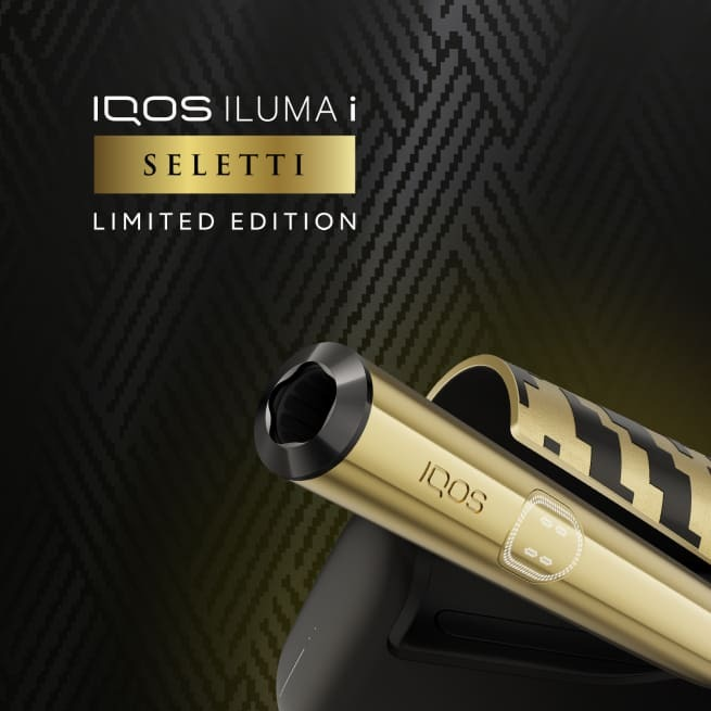 IQOS ILUMA i x SELETTI Limited Edition — темный фон, детали на держателе и зарядном устройстве
